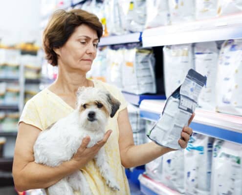 Estantería para picking en tienda de mascotas